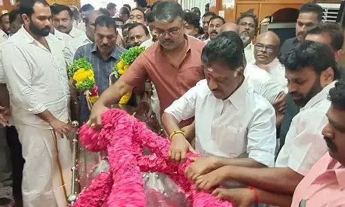 OPS ने करुप्पासामी पांडियन को श्रद्धांजलि दी OPS ने करुप्पासामी पांडियन को श्रद्धांजलि दी