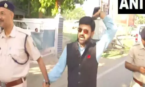 अनिल टाइगर की हत्या के विरोध में प्रदर्शन करने पर BJP के प्रतुल शाहदेव को पुलिस ने हिरासत में लिया अनिल टाइगर की हत्या के विरोध में प्रदर्शन करने पर BJP के प्रतुल शाहदेव को पुलिस ने हिरासत में लिया