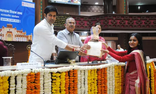 Jaipur: देवनानी ने चयनित युवतियों को किया सम्‍मान, शुभकामनाएं दी