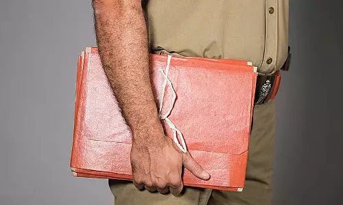 Mumbai: कांदिवली में ट्रैफिक पुलिसकर्मी को चोर कहने पर ट्रक ड्राइवर पर मामला दर्ज