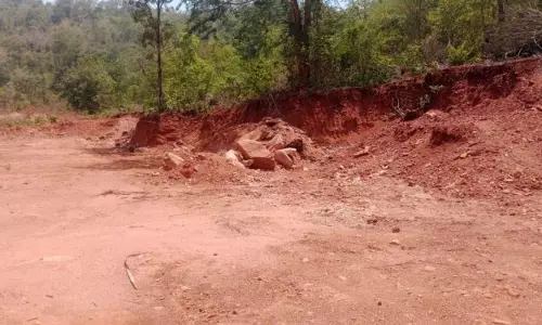 अवैध मोरुम खनन से अंगुल की पहाड़ियां खतरे में