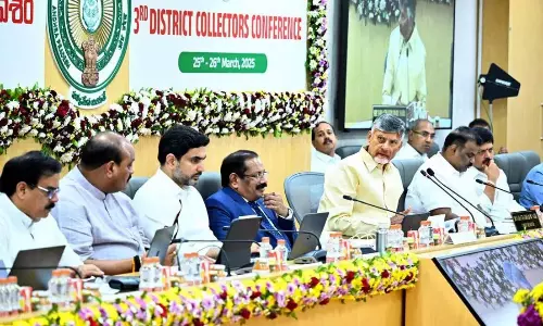 AP: नायडू ने जिलों के लिए विकास योजनाओं पर जोर दिया