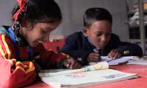 UP : परिषदीय स्कूलों में अब ब्रज, अवधी, बुंदेली