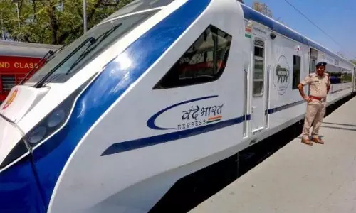 Odisha सुंदरगढ़ में उपद्रवियों ने वंदे भारत एक्सप्रेस पर पथराव किया