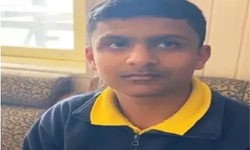 Shimla : स्कूल बस के बाहर खड़े थे ड्राइवर और कंडक्टर, अचानक फिसलने लगे पहिए, 10वीं के छात्र ने लगा दी ब्रेक Shimla : स्कूल बस के बाहर खड़े थे ड्राइवर और कंडक्टर, अचानक फिसलने लगे पहिए, 10वीं के छात्र ने लगा दी ब्रेक
