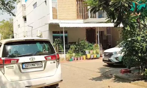 सील खोलकर ASP अभिषेक माहेश्वरी के घर की फिर तलाशी ले रही CBI टीम सील खोलकर ASP अभिषेक माहेश्वरी के घर की फिर तलाशी ले रही CBI टीम