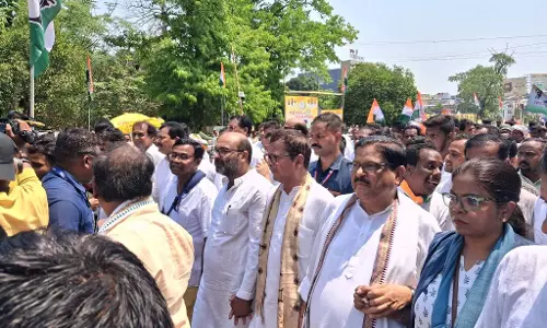 Odisha: कांग्रेस ने महिला सुरक्षा मुद्दे पर विधानसभा का घेराव करने के लिए भुवनेश्वर में रैली निकाली
