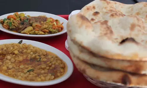 Tandoori Roti Recipe: घर पर बिना तंदूर के नान रोटी बनाना चाहते हैं तो अपनाएं ये तरीका Tandoori Roti Recipe: घर पर बिना तंदूर के नान रोटी बनाना चाहते हैं तो अपनाएं ये तरीका