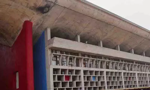 HC ने ट्रिब्यून के पत्रकारों के खिलाफ मानहानि का मुकदमा खारिज किया HC ने ट्रिब्यून के पत्रकारों के खिलाफ मानहानि का मुकदमा खारिज किया