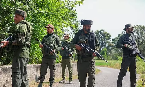 जम्मू-कश्मीर के कठुआ में मुठभेड़: पुलिस अधिकारी घायल