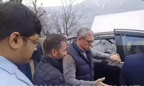 Omar ने पूर्व विधायक फकीर खान के परिवार को संवेदना व्यक्त करने के लिए कंगन का दौरा किया Omar ने पूर्व विधायक फकीर खान के परिवार को संवेदना व्यक्त करने के लिए कंगन का दौरा किया