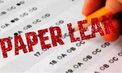 जुक्कल मंडल के ZPHS में दसवीं कक्षा का गणित का प्रश्नपत्र लीक हुआ जुक्कल मंडल के ZPHS में दसवीं कक्षा का गणित का प्रश्नपत्र लीक हुआ
