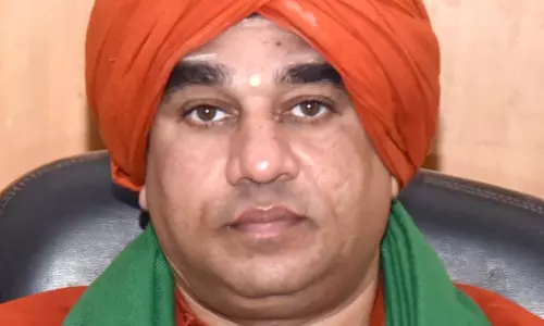 Karnataka: कुलपति ने यथना के निष्कासन को वापस लेने की मांग की Karnataka: कुलपति ने यथना के निष्कासन को वापस लेने की मांग की