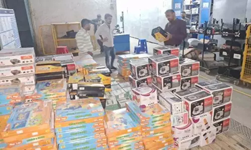 अमेजन और फ्लिपकार्ट के गोदामों में पड़ी रेड, ISI लेबल वाले नकली सामान जब्त