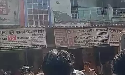 इलेक्ट्रॉनिक्स स्टोर में लगी आग, कारोबारी को लाखों का नुकसान