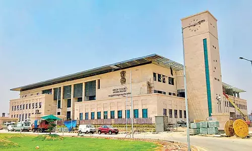 Andhra HC: क्या आप अवैध निर्माण पर आंखें मूंद लेंगे Andhra HC: क्या आप अवैध निर्माण पर आंखें मूंद लेंगे