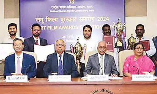 Andhra: चार तेलुगु लोगों ने मानवाधिकार लघु फिल्म प्रतियोगिता में पुरस्कार जीते Andhra: चार तेलुगु लोगों ने मानवाधिकार लघु फिल्म प्रतियोगिता में पुरस्कार जीते