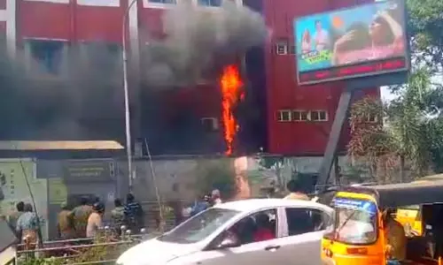 चेन्नई एग्मोर रेलवे स्टेशन कार्यालय में आग लग गई