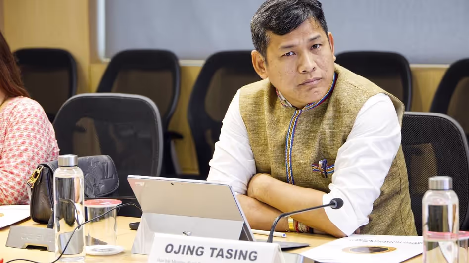 Arunachal के परिवहन मंत्री ने कनेक्टिविटी बढ़ाने के लिए प्रमुख बस टर्मिनलों का निरीक्षण किया