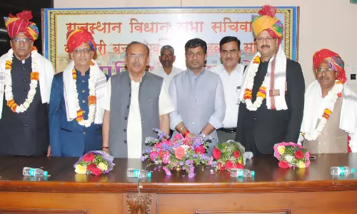 Jaipur: देवनानी ने छ: विधानसभा कर्मियों का सेवानिवृत्‍त होने पर किया सम्‍मान