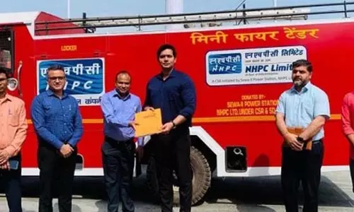 DC कठुआ ने अग्निशमन एवं आपातकालीन सेवा विभाग को फायर टेंडर सौंपा DC कठुआ ने अग्निशमन एवं आपातकालीन सेवा विभाग को फायर टेंडर सौंपा