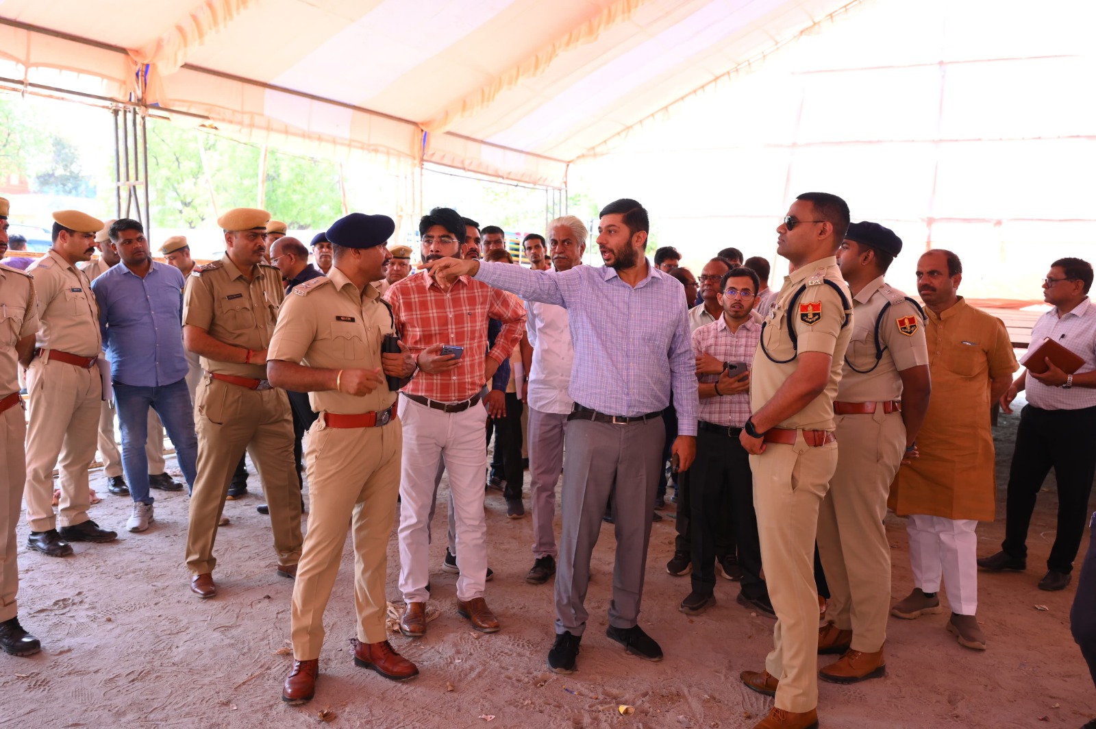 जिला कलेक्टर ने कार्यक्रम स्थल व हेलीपैड का किया निरीक्षण कर तैयारियों का लिया जायजा