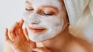 Skin Care: जानिए चेहरे पर दही लगाने से क्या होता है Skin Care: जानिए चेहरे पर दही लगाने से क्या होता है