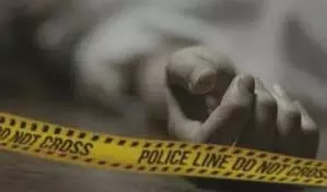 गुजरात के वलसाड में परिवार ने की सामूहिक आत्महत्या; पति-पत्नी, दो साल के बच्चे का मिला शव गुजरात के वलसाड में परिवार ने की सामूहिक आत्महत्या; पति-पत्नी, दो साल के बच्चे का मिला शव