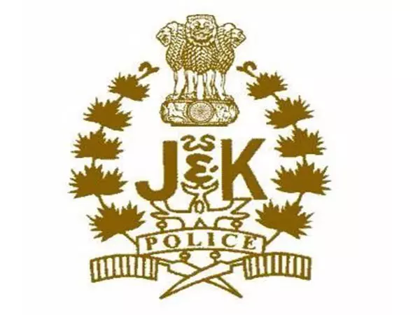 Udhampur police ने कथित गोवंश तस्कर का वाहन जब्त किया Udhampur police ने कथित गोवंश तस्कर का वाहन जब्त किया