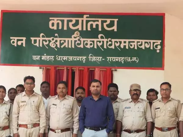 10 शिकारी गिरफ्तार, जंगली सुअरों का शव मिले 10 शिकारी गिरफ्तार, जंगली सुअरों का शव मिले
