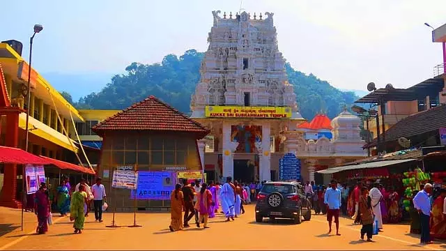 Karnataka: अब से मंदिर का प्रसाद सीधे आपके दरवाजे तक पहुंचाया जाएगा Karnataka: अब से मंदिर का प्रसाद सीधे आपके दरवाजे तक पहुंचाया जाएगा