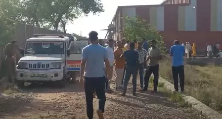 गाजियाबाद: पेपर मिल में बॉयलर फटने से बड़ा हादसा, तीन मजदूरों की मौत गाजियाबाद: पेपर मिल में बॉयलर फटने से बड़ा हादसा, तीन मजदूरों की मौत
