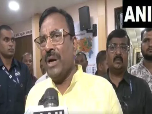पुलिस को कुणाल कामरा को पकड़ना चाहिए, उनकी जिंदगी को कॉमेडी बनाना चाहिए: BJP नेता पुलिस को कुणाल कामरा को पकड़ना चाहिए, उनकी जिंदगी को कॉमेडी बनाना चाहिए: BJP नेता