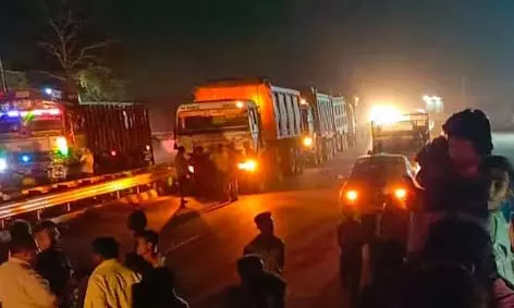ग्रामीण को हाईवा ने कुचला, कोरबा-चांपा मार्ग में लोगों ने किया चक्काजाम ग्रामीण को हाईवा ने कुचला, कोरबा-चांपा मार्ग में लोगों ने किया चक्काजाम