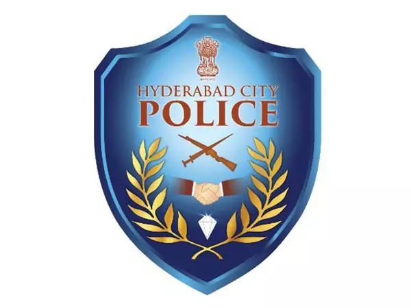 Hyderabad : डिजिटल गिरफ्तारी धोखाधड़ी मामले में तीन लोग गिरफ्तार Hyderabad : डिजिटल गिरफ्तारी धोखाधड़ी मामले में तीन लोग गिरफ्तार