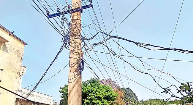 Odisha: अनाधिकृत बिजली उपयोग पर कार्रवाई Odisha: अनाधिकृत बिजली उपयोग पर कार्रवाई