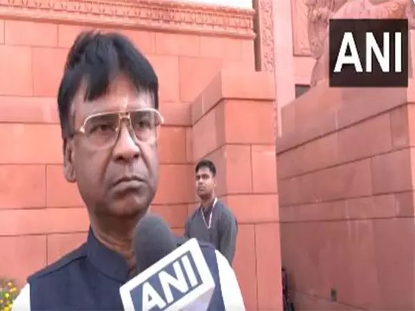 ममता बनर्जी केवल अपनी कुर्सी के बारे में सोचती हैं: BJP नेता खगेन मुर्मू ममता बनर्जी केवल अपनी कुर्सी के बारे में सोचती हैं: BJP नेता खगेन मुर्मू