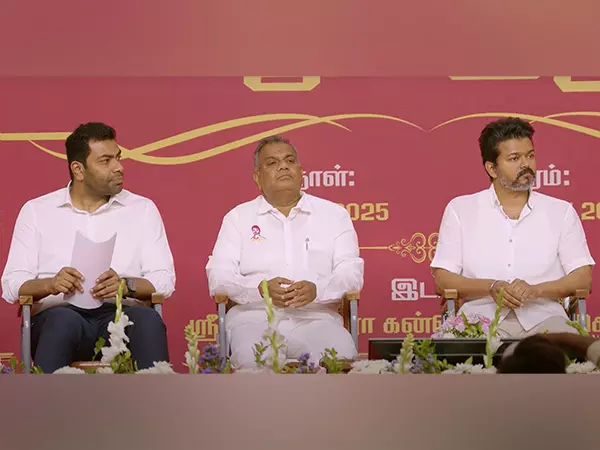 अभिनेता विजय की पार्टी TVK ने तीन-भाषा नीति, परिसीमन, वक्फ विधेयक का विरोध किया, इसके खिलाफ प्रस्ताव पारित किए अभिनेता विजय की पार्टी TVK ने तीन-भाषा नीति, परिसीमन, वक्फ विधेयक का विरोध किया, इसके खिलाफ प्रस्ताव पारित किए