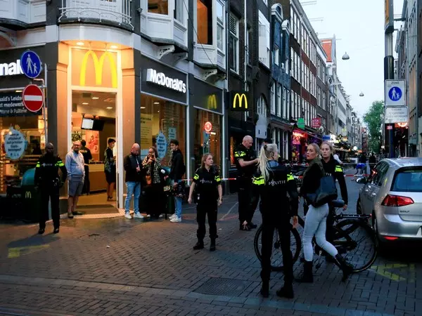 Amsterdam : एम्स्टर्डम में चाकूबाजी में पांच लोग घायल Amsterdam : एम्स्टर्डम में चाकूबाजी में पांच लोग घायल