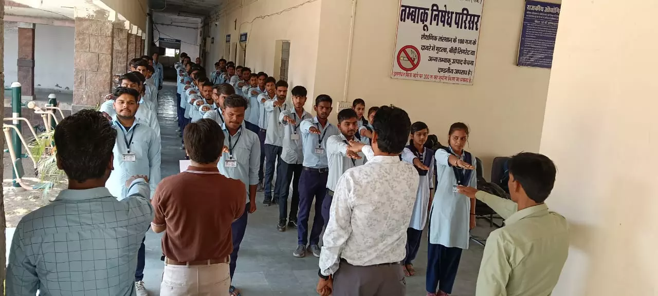 Rajasthan दिवस पर आज राजकीय आईटीआई अटरू में शपथ समारोह Rajasthan दिवस पर आज राजकीय आईटीआई अटरू में शपथ समारोह