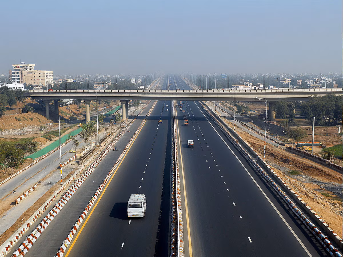 Noida: यूपी के दो शहरों को जोड़ने वाला एक्सप्रेसवे बनेगा Noida: यूपी के दो शहरों को जोड़ने वाला एक्सप्रेसवे बनेगा