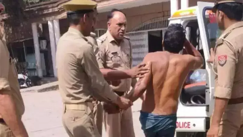 Noida: शख्स ने DM ऑफिस के बाहर सुसाइड का प्रयास किया Noida: शख्स ने DM ऑफिस के बाहर सुसाइड का प्रयास किया