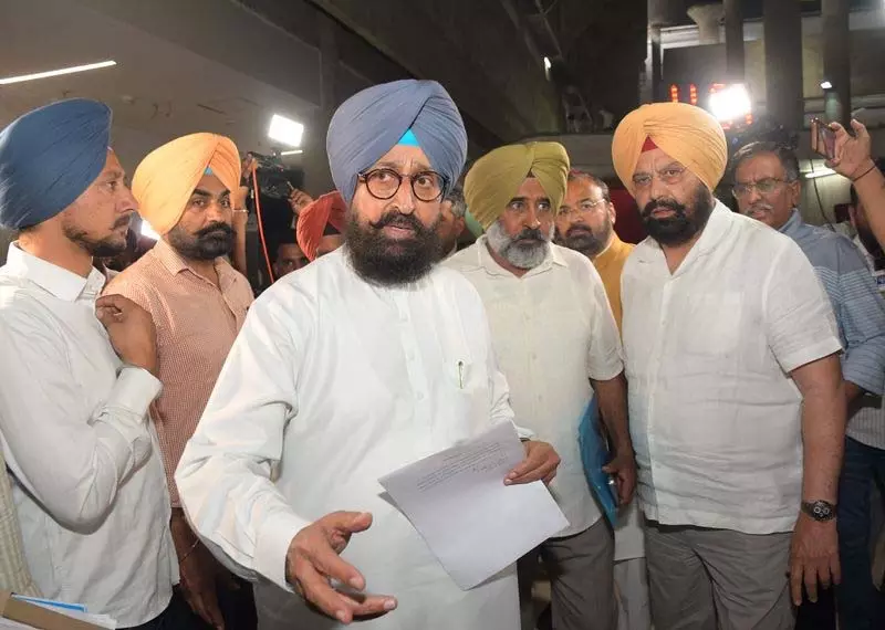 Punjab विधानसभा ने सीचेवाल पर टिप्पणी को लेकर बाजवा के खिलाफ निंदा प्रस्ताव पारित किया Punjab विधानसभा ने सीचेवाल पर टिप्पणी को लेकर बाजवा के खिलाफ निंदा प्रस्ताव पारित किया