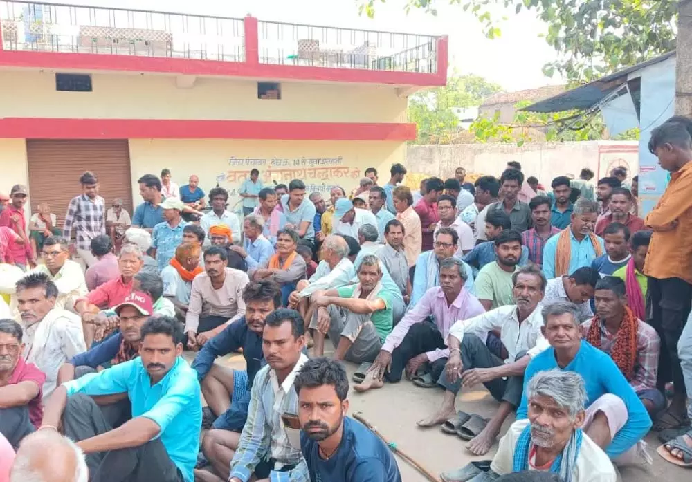 शराब दुकान खोलने प्रस्ताव न देने पर बर्खास्तगी की धमकी से मचा बवाल शराब दुकान खोलने प्रस्ताव न देने पर बर्खास्तगी की धमकी से मचा बवाल