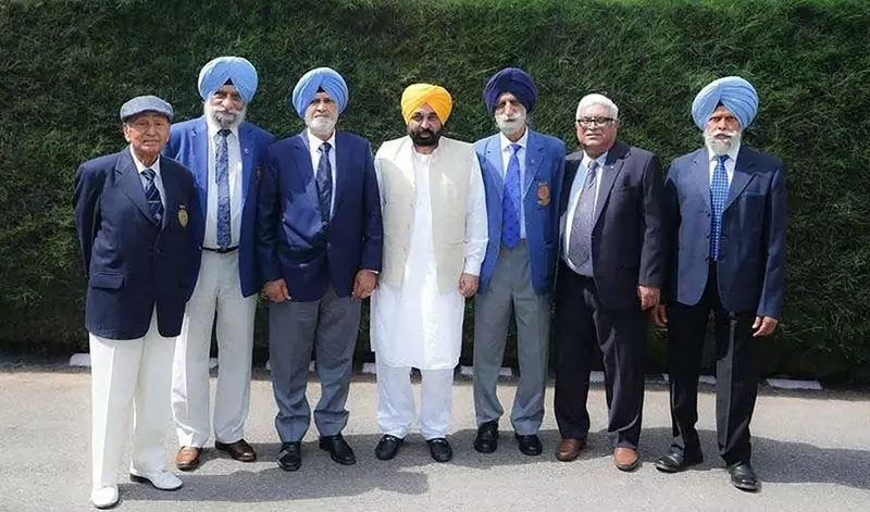 Jalandhar: विश्व कप विजेता टीम के सदस्यों के परिजनों ने सरकार से मान्यता मांगी Jalandhar: विश्व कप विजेता टीम के सदस्यों के परिजनों ने सरकार से मान्यता मांगी