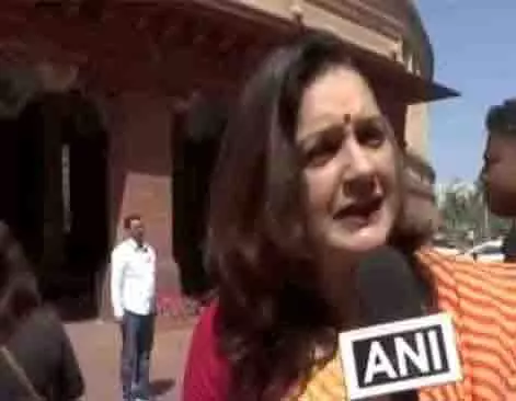 सेना UBT MP प्रियंका चतुर्वेदी ने सौगत-ए-मोदी किट पर ठाकरे की टिप्पणी का किया समर्थन सेना UBT MP प्रियंका चतुर्वेदी ने सौगत-ए-मोदी किट पर ठाकरे की टिप्पणी का किया समर्थन