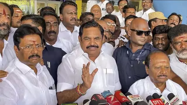 तमिलनाडु विधानसभा से AIADMK सदस्यों को सामूहिक रूप से बाहर निकाला गया तमिलनाडु विधानसभा से AIADMK सदस्यों को सामूहिक रूप से बाहर निकाला गया