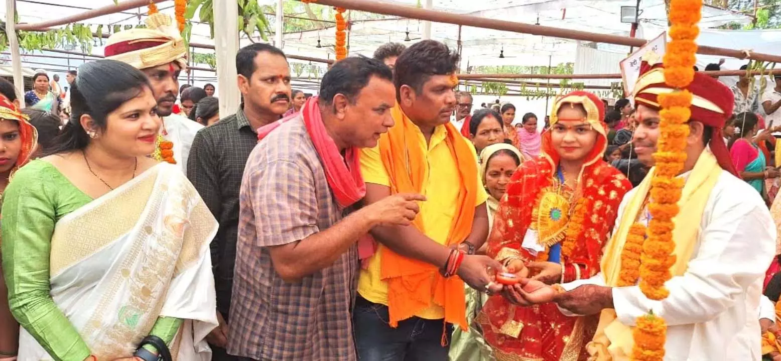 मुख्यमंत्री कन्या विवाह अंतर्गत 160 जोड़े बंधे विवाह बंधन में मुख्यमंत्री कन्या विवाह अंतर्गत 160 जोड़े बंधे विवाह बंधन में