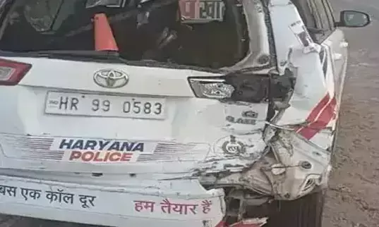 Rewari: ट्रक ने रेवाड़ी पुलिस की गाड़ी को मारी ज़ोरदार टक्कर Rewari: ट्रक ने रेवाड़ी पुलिस की गाड़ी को मारी ज़ोरदार टक्कर