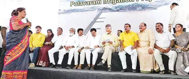 CM Chandrababu : पुनर्वास 2026 तक पूरा हो जाएगा CM Chandrababu : पुनर्वास 2026 तक पूरा हो जाएगा